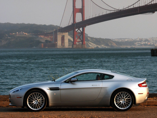 Обои картинки фото 2009, aston, martin, v8, vantage, автомобили