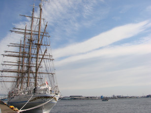 Картинка корабли парусники причал море небо