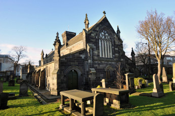 Картинка города католические соборы костелы аббатства кладбище