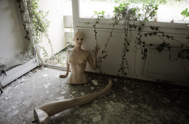 Обои картинки фото разное, компьютерный, дизайн, девушка, манекен, комната