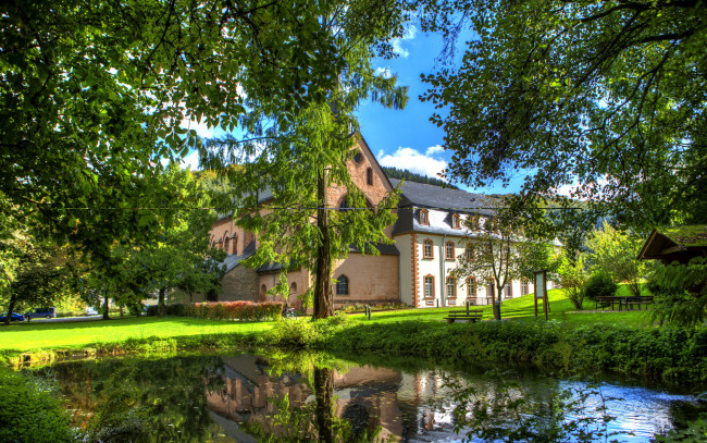 Обои картинки фото германия, санкт, томас, города, здания, дома, деревья, водоем