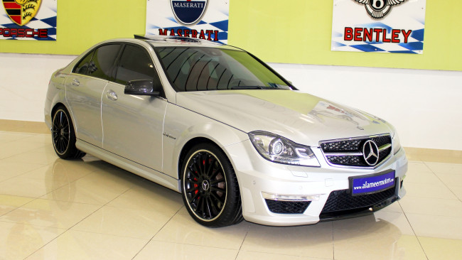 Обои картинки фото mercedes, автомобили, выставки, уличные, фото, грузовики, автобусы, двигатели, подразделение, daimler, ag, легковые, германия, mercedes-benz