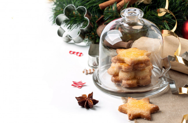 Обои картинки фото праздничные, угощения, мишура, печенье, бадьян