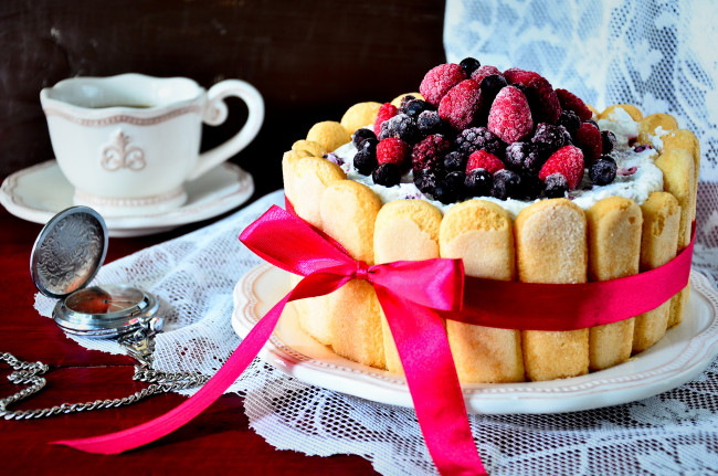 Обои картинки фото еда, торт, только, ягоды, часы, лента