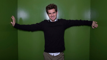 обоя andrew garfield, мужчины, los, angeles, times, улыбка