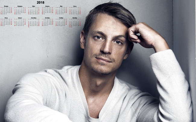 Обои картинки фото yuel kinnaman, календари, знаменитости, взгляд, актер, 2018, мужчина