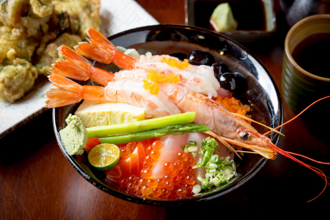 Обои картинки фото еда, рыба,  морепродукты,  суши,  роллы, снедь