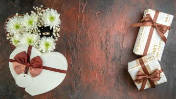 Картинка праздничные подарки+и+коробочки хризантемы подарки ленты банты