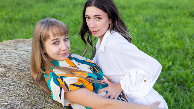 Обои картинки фото девушки, - группа девушек, arete, yeva