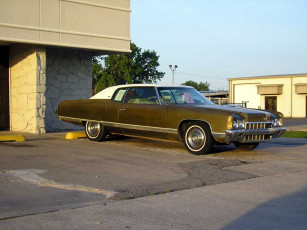 Картинка автомобили выставки уличные фото