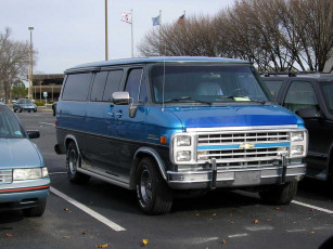 Картинка автомобили выставки уличные фото