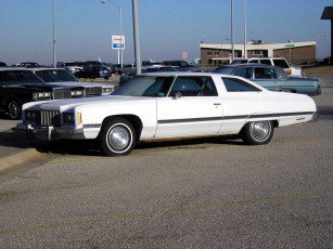 Картинка автомобили выставки уличные фото