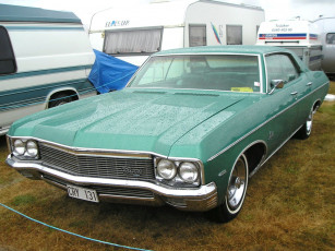 Картинка автомобили выставки уличные фото