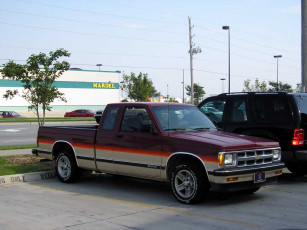 Картинка автомобили выставки уличные фото