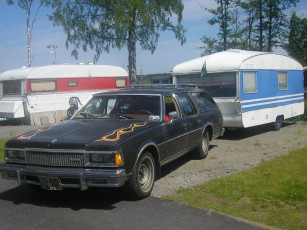 Картинка автомобили выставки уличные фото