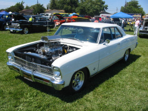 Картинка автомобили выставки уличные фото