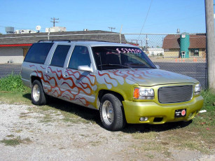 Картинка автомобили выставки уличные фото