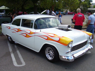 Картинка автомобили выставки уличные фото