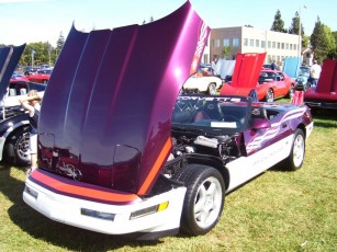 Картинка автомобили выставки уличные фото