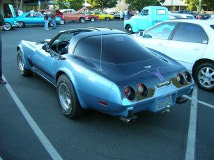 Картинка автомобили выставки уличные фото