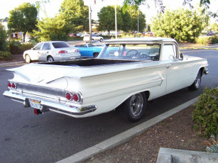 Картинка автомобили выставки уличные фото