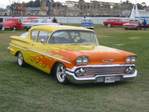 Картинка автомобили выставки уличные фото