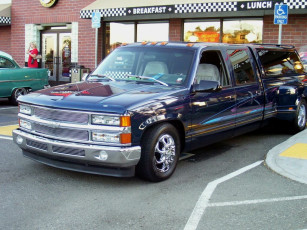 Картинка автомобили выставки уличные фото