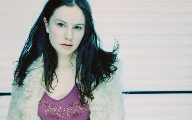 Обои картинки фото Anna Paquin, девушки, , , девушка, майка, куртка