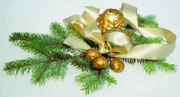 Картинка праздничные украшения фигурка бант ветка орехи