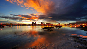 Картинка города огни ночного побережье ночь город тучи зарево