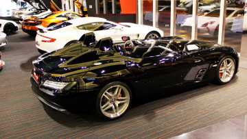 Картинка mercedes slr автомобили выставки уличные фото автомобиль стиль мощь скорость