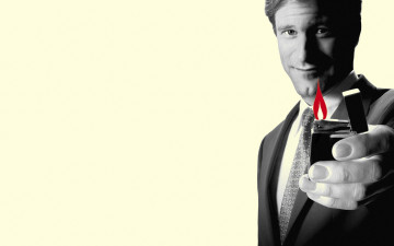 Картинка аарон экхарт мужчины aaron eckhart зажигалка огонь