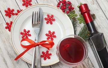 Картинка праздничные угощения снежинки бант ягоды бутылка вино