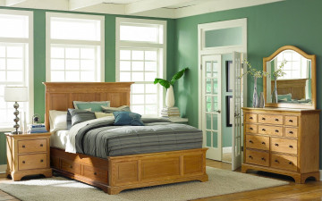 Картинка интерьер спальня кровать зеркало свет подушки окно лампа тумбочки