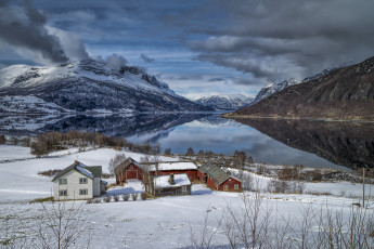 Картинка города -+пейзажи поселок озеро горы