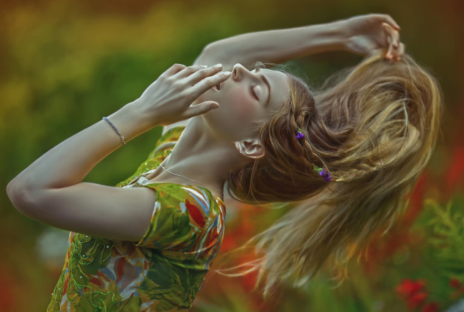 Обои картинки фото девушки, -unsort , блондинки, взмах, волосы