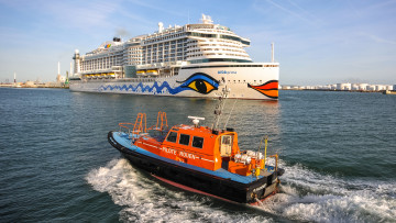 обоя корабли, разные вместе, лайнер, круиз