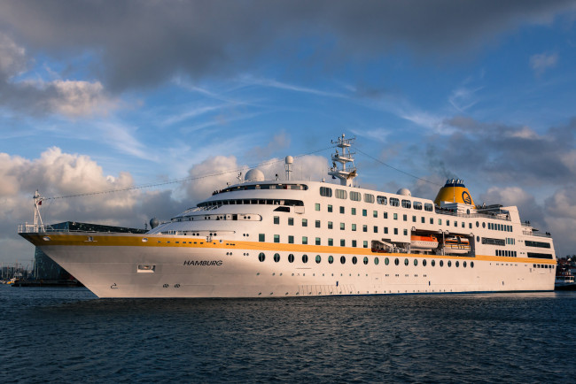 Обои картинки фото ms hamburg - reykjavik, корабли, лайнеры, лайнер, круиз