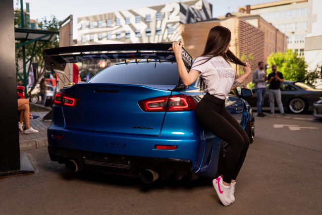 Обои картинки фото автомобили, -авто с девушками, девушка, брюнетка, сексуальная, милая, модель, красивая, супер, сладкая, лапочка, симпатичная, классная, нежная, идеальная, няша, яркая, игривая, великолепная, обаятельная, жгучая, спокойная, удивительная