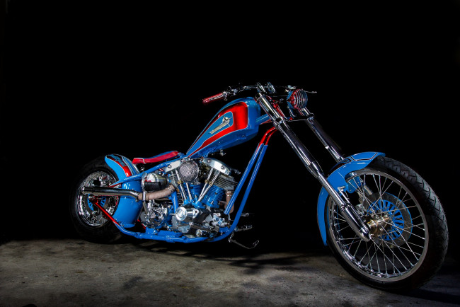 Обои картинки фото мотоциклы, customs, кастомизированный, тюнингованый, мотоцикл, крутой, байк, железный, конь, который, даёт, свободу, ветер, в, лицо, и, волосы, по, ветру