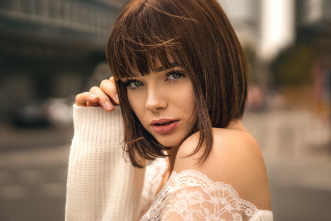 Обои картинки фото девушки, marie grippon, лицо, портрет, женщины, на, природе, мари, гриппон, брюнетка, модель, голые, плечи