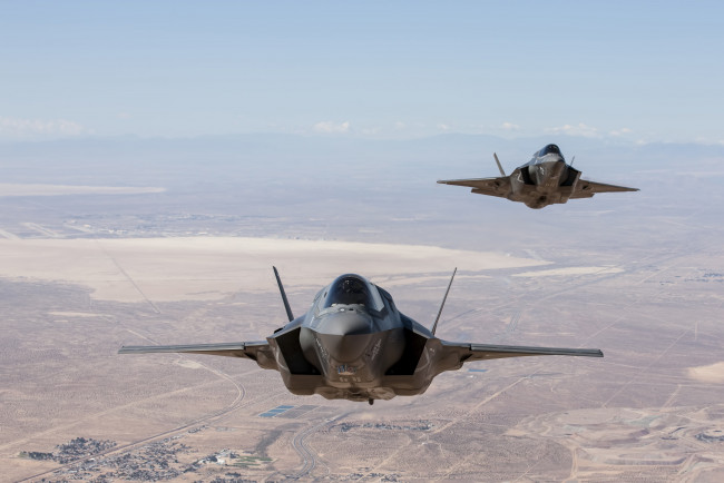 Обои картинки фото авиация, боевые самолёты, два, реактивные, истребители, raptors, пустыня, cша, невада, ввс, сша