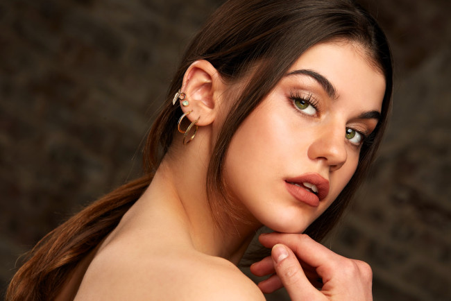 Обои картинки фото девушки, - лица,  портреты, шатенка, лицо, серьги