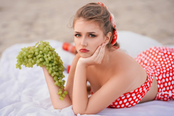 Картинка красивая+девушка девушки -+брюнетки +шатенки девушка женщина шатенка темноволосая сексуальная модель звезда позирует разная обувь верхняя стильная одежда нижнее эротическое бельё трусы лифчик колготки чулки аксессуары макияж и множество элементов на фотографии