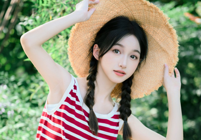 Обои картинки фото красивая девушка, девушки, - азиатки, девушка, женщина, брюнетка, темноволосая, сексуальная, модель, звезда, позирует, разная, обувь, верхняя, стильная, одежда, нижнее, эротическое, бельё, трусы, лифчик, колготки, чулки, аксессуары, макияж, и, множество, элементов, на, фотографии