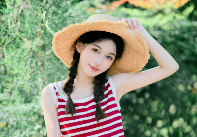 Обои картинки фото красивая девушка, девушки, - азиатки, девушка, женщина, брюнетка, темноволосая, сексуальная, модель, звезда, позирует, разная, обувь, верхняя, стильная, одежда, нижнее, эротическое, бельё, трусы, лифчик, колготки, чулки, аксессуары, макияж, и, множество, элементов, на, фотографии