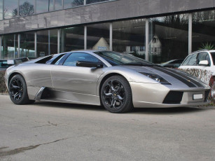 Картинка автомобили выставки уличные фото