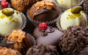 Картинка еда пирожные +кексы +печенье темный шоколад фисташки конфеты белый молочный