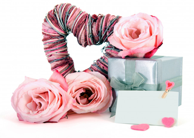 Обои картинки фото праздничные, день св,  валентина,  сердечки,  любовь, сердечки, розы, подарок, записка