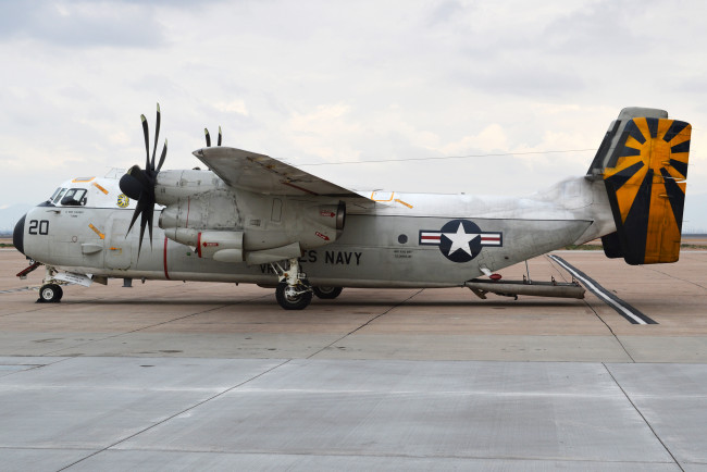 Обои картинки фото авиация, боевые самолёты, самолет, стоянка, аэродром